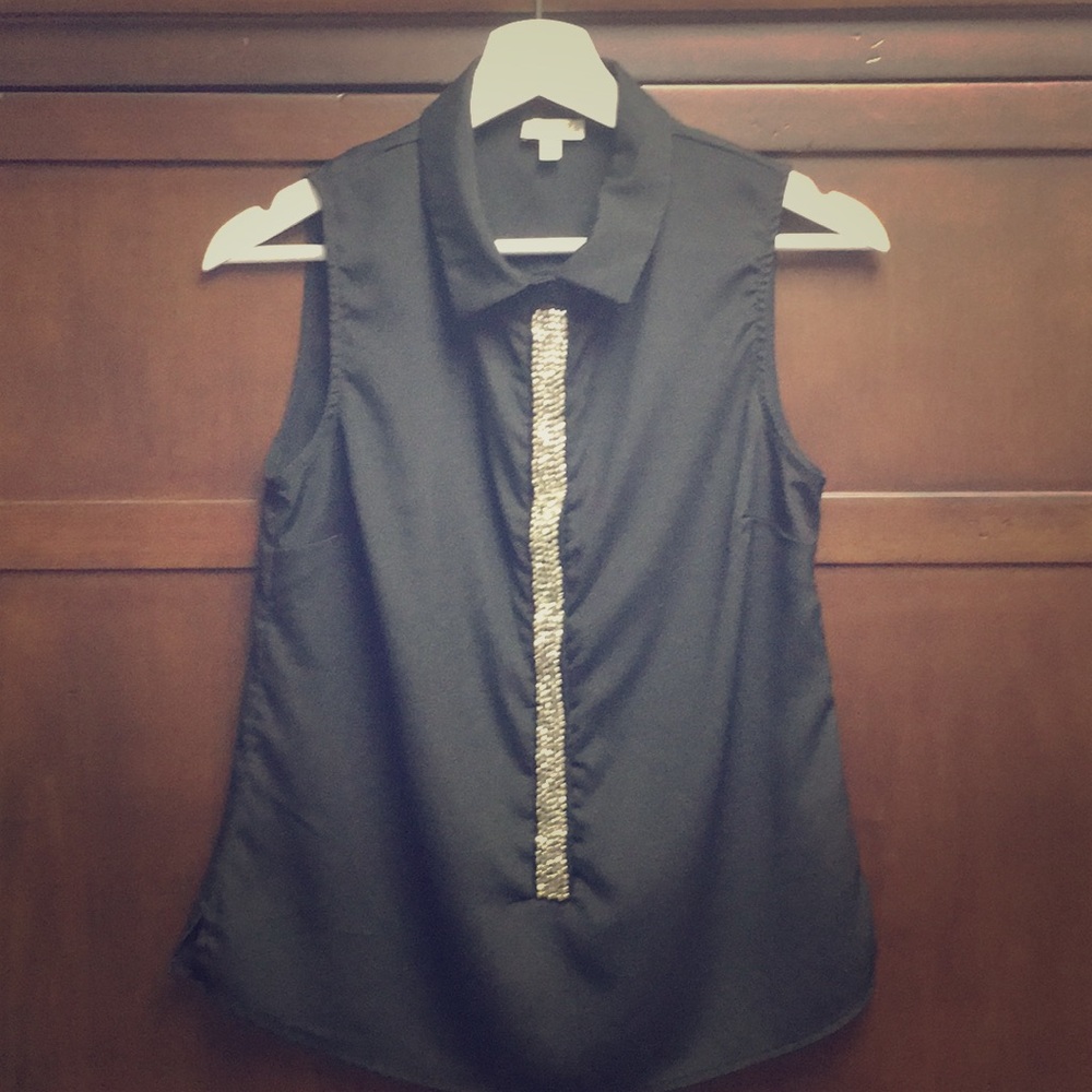 Black sleeveless blouse